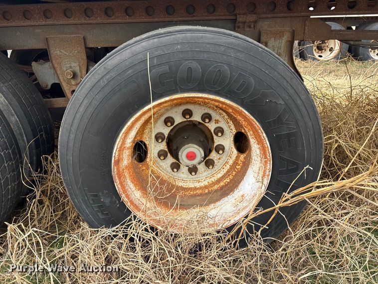 image for item FI0153 1999 Trailmobile Dry Van Trailer