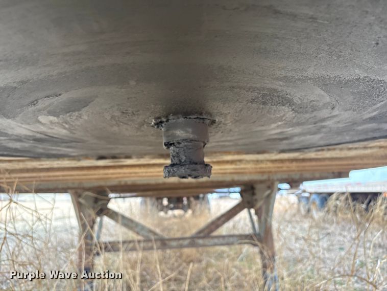 image for item FI0155 1998 Fruehauf dry van trailer