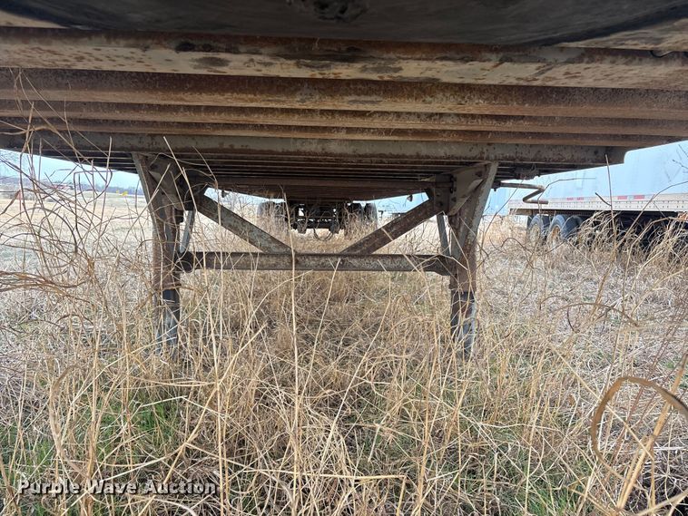 image for item FI0155 1998 Fruehauf dry van trailer