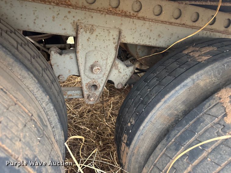 image for item FI0155 1998 Fruehauf dry van trailer