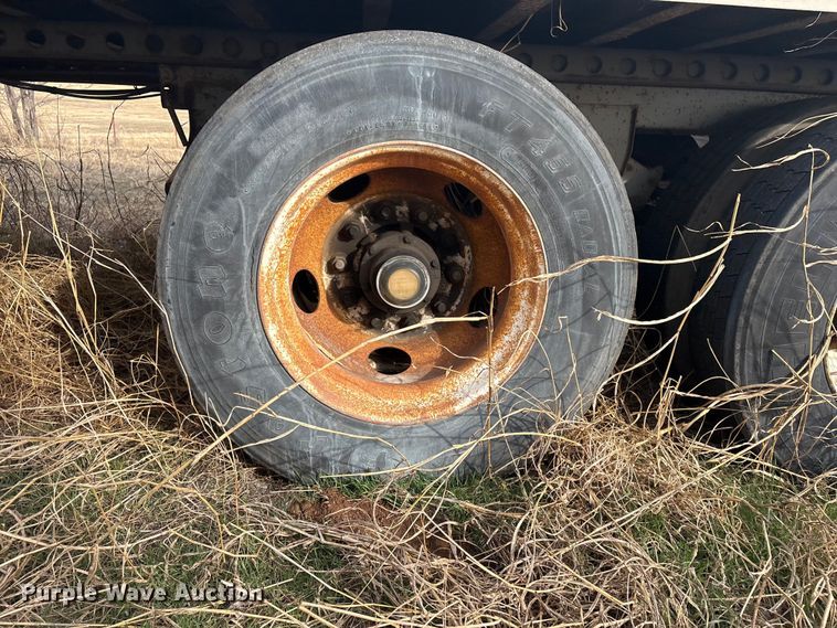 image for item FI0155 1998 Fruehauf dry van trailer