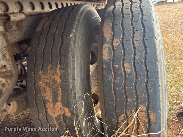 image for item FI0155 1998 Fruehauf dry van trailer