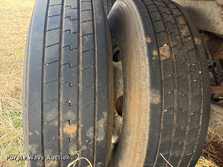 image for item FI0155 1998 Fruehauf dry van trailer