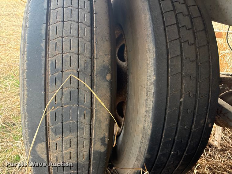 image for item FI0155 1998 Fruehauf dry van trailer