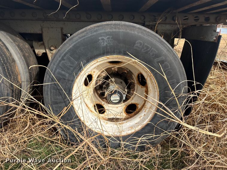 image for item FI0155 1998 Fruehauf dry van trailer