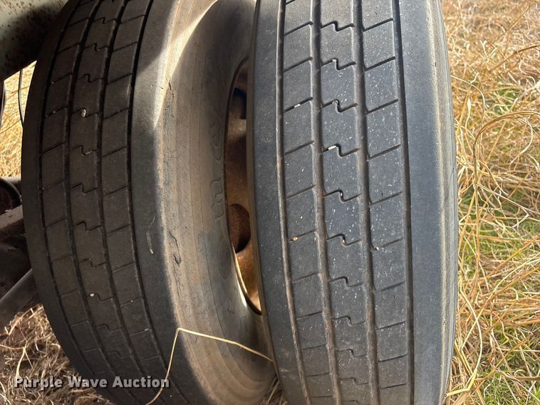 image for item FI0155 1998 Fruehauf dry van trailer