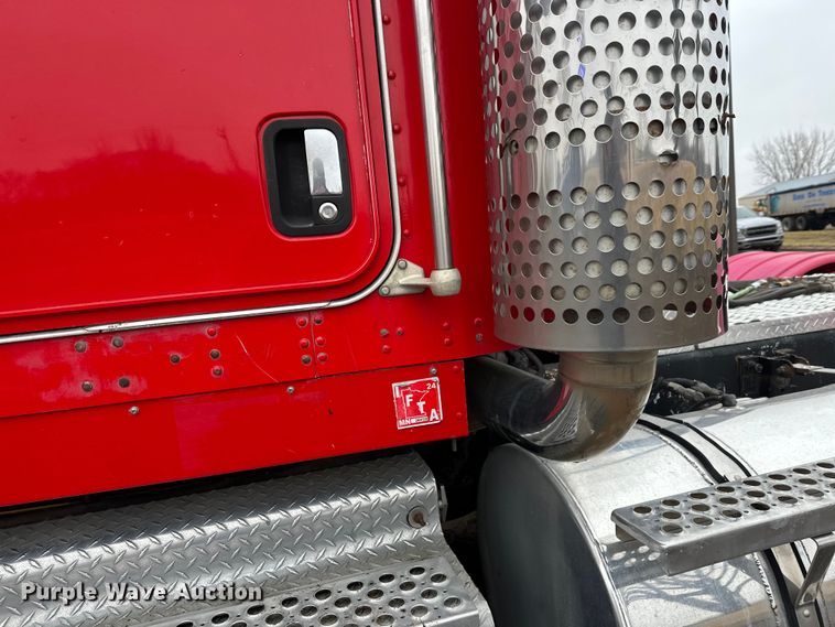 image for item FK1716 2003 Kenworth W900 semi truck