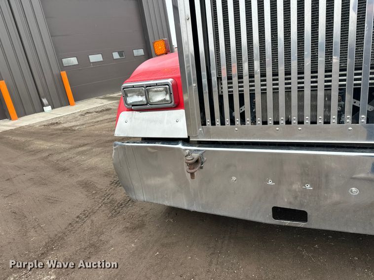 image for item FK1716 2003 Kenworth W900 semi truck