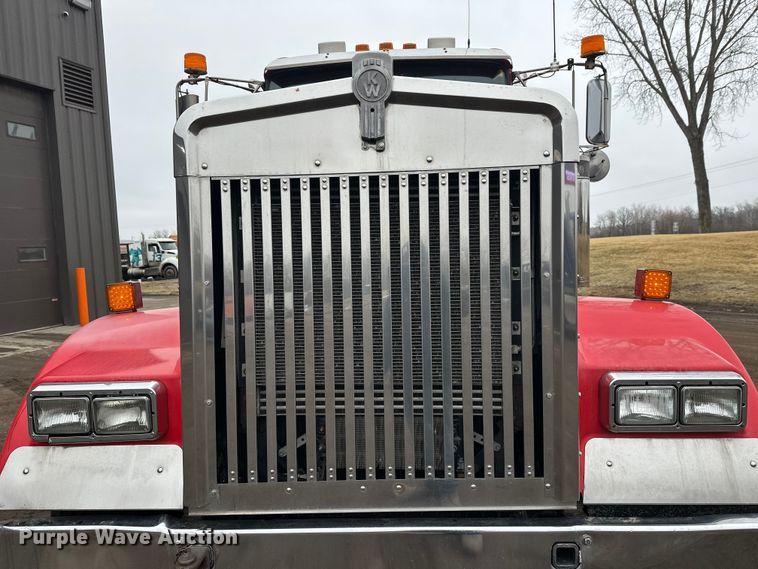 image for item FK1716 2003 Kenworth W900 semi truck