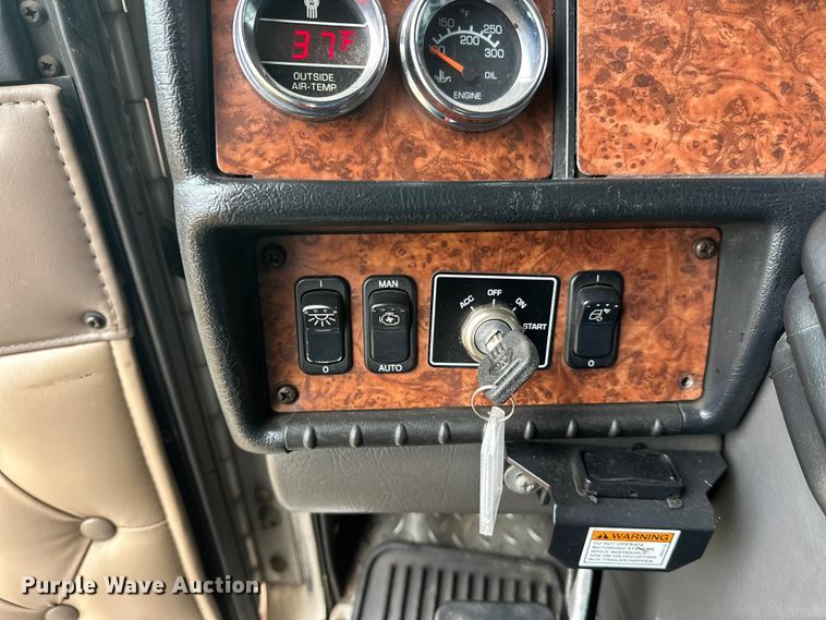 image for item FK1716 2003 Kenworth W900 semi truck