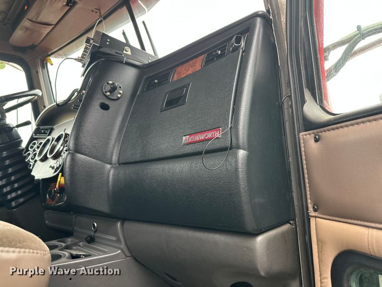 image for item FK1716 2003 Kenworth W900 semi truck