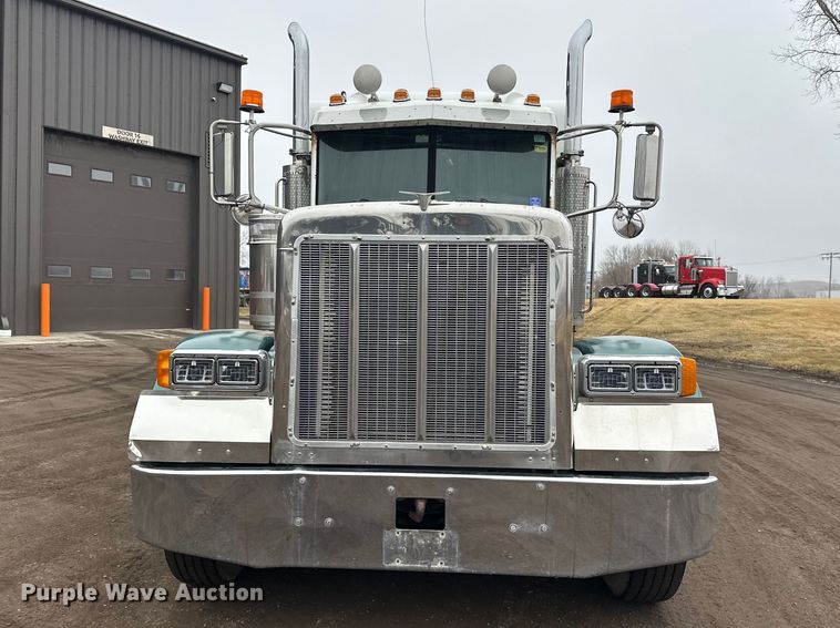 image for item FK1717 2005 Peterbilt 379 semi truck