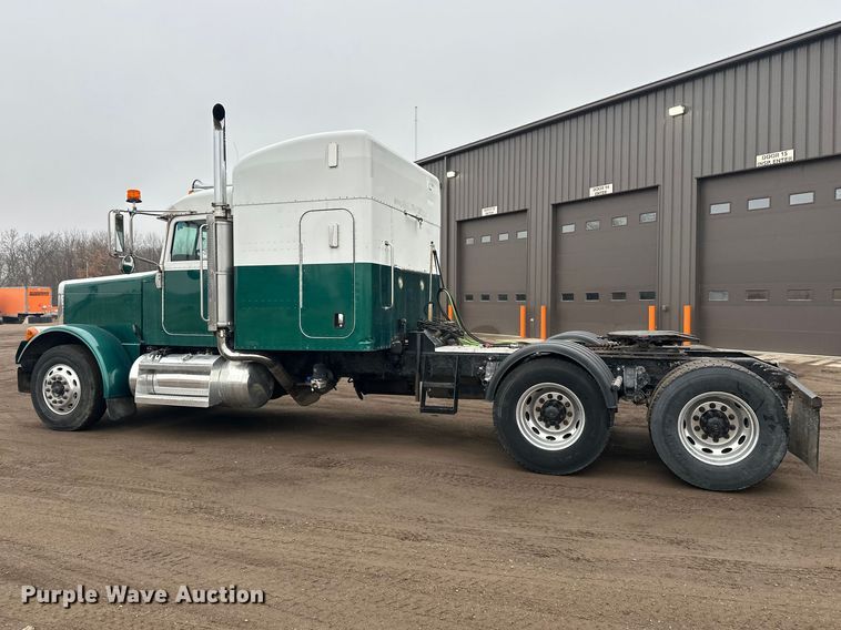 image for item FK1717 2005 Peterbilt 379 semi truck