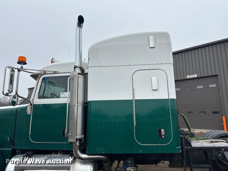 image for item FK1717 2005 Peterbilt 379 semi truck
