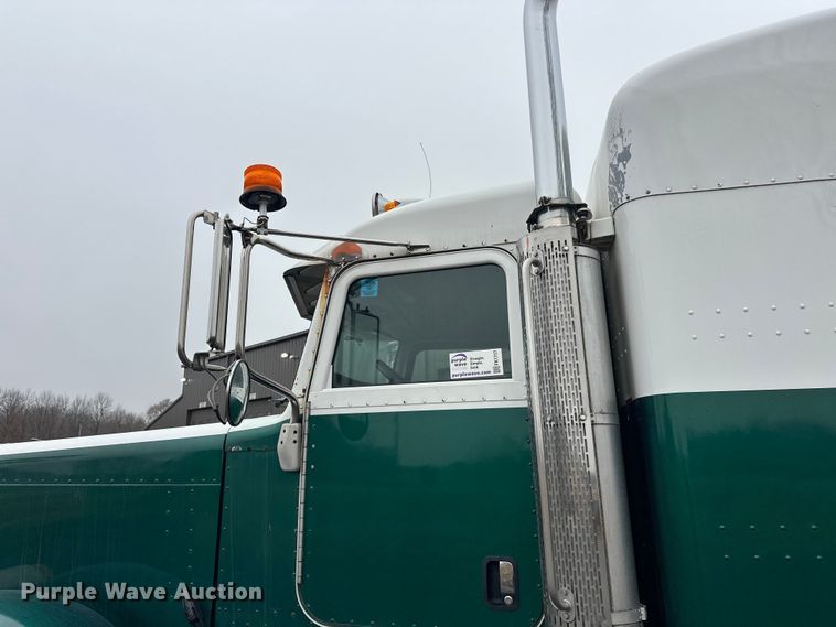 image for item FK1717 2005 Peterbilt 379 semi truck