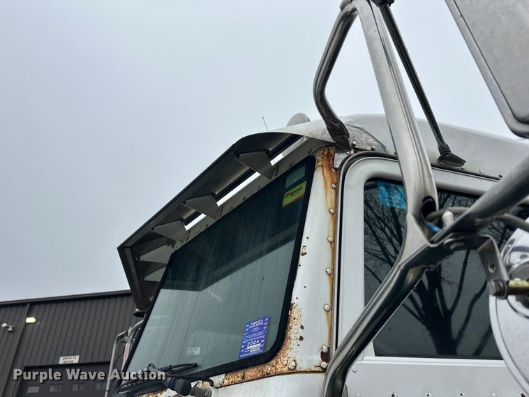 image for item FK1717 2005 Peterbilt 379 semi truck