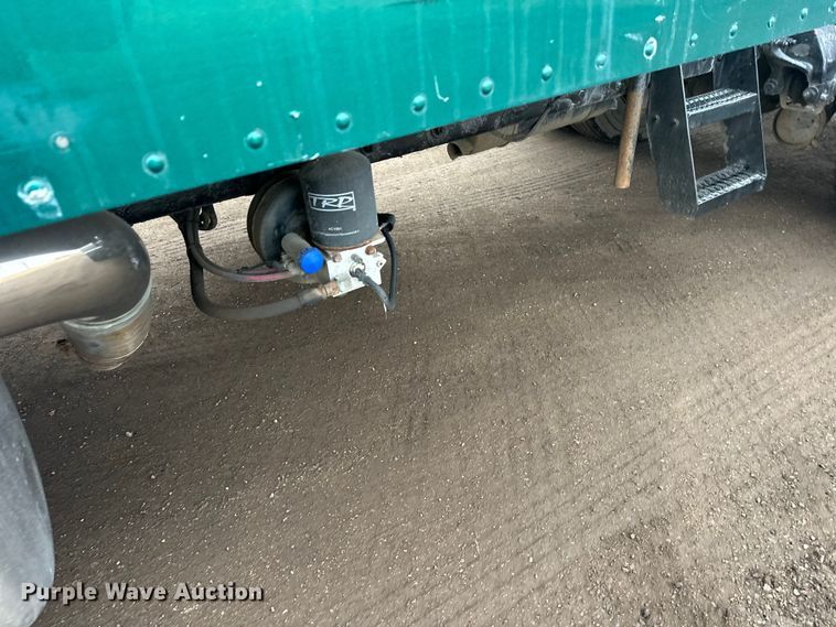 image for item FK1717 2005 Peterbilt 379 semi truck