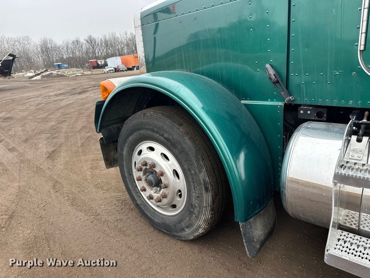 image for item FK1717 2005 Peterbilt 379 semi truck