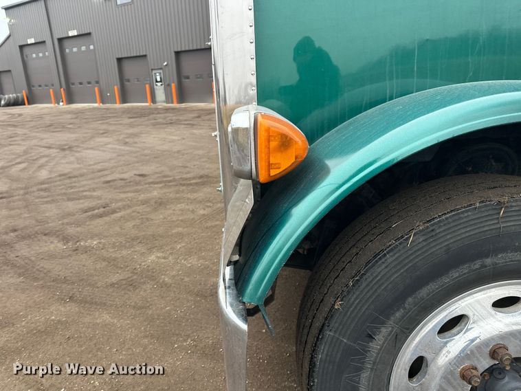 image for item FK1717 2005 Peterbilt 379 semi truck