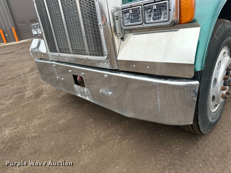 image for item FK1717 2005 Peterbilt 379 semi truck