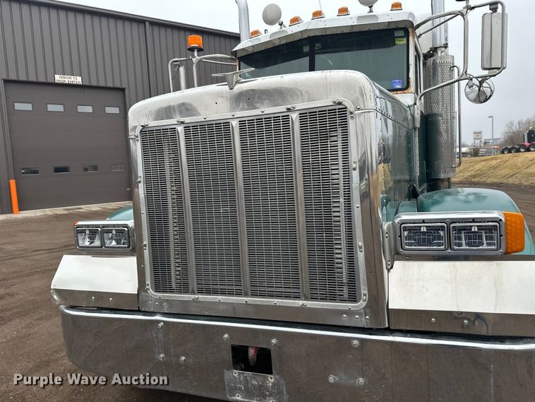 image for item FK1717 2005 Peterbilt 379 semi truck