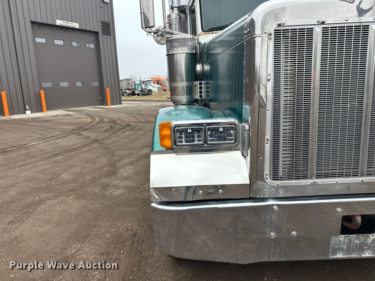 image for item FK1717 2005 Peterbilt 379 semi truck