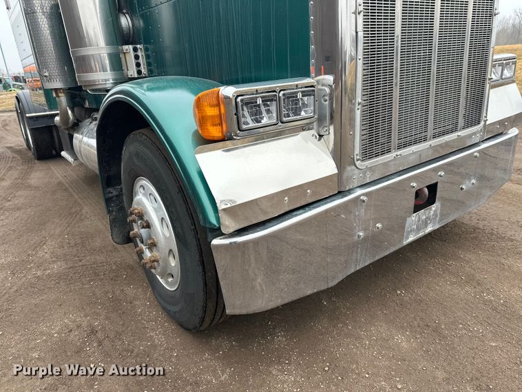 image for item FK1717 2005 Peterbilt 379 semi truck