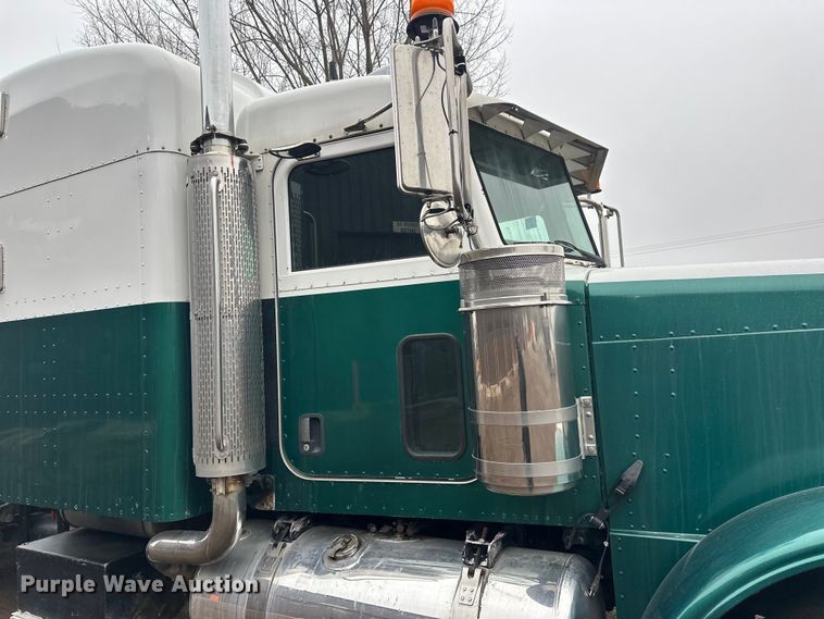 image for item FK1717 2005 Peterbilt 379 semi truck