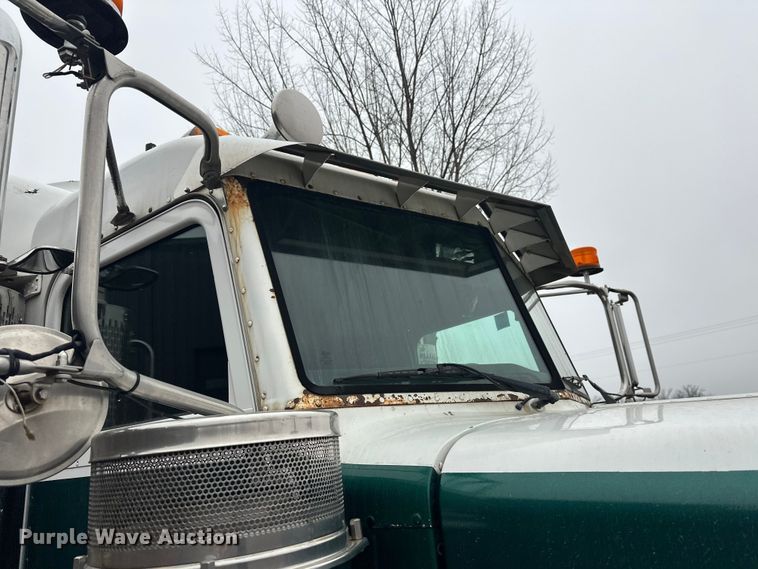 image for item FK1717 2005 Peterbilt 379 semi truck