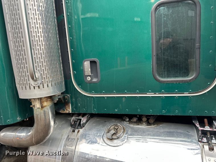 image for item FK1717 2005 Peterbilt 379 semi truck