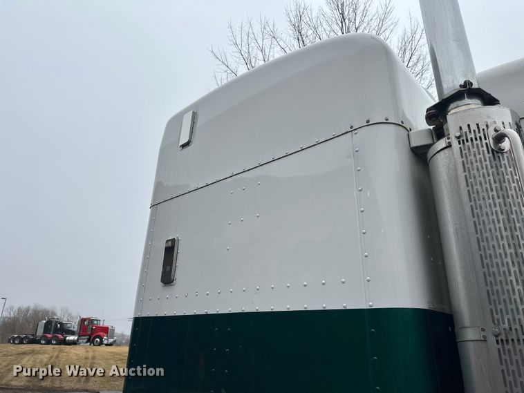 image for item FK1717 2005 Peterbilt 379 semi truck