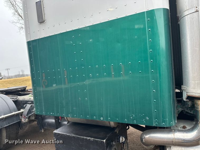 image for item FK1717 2005 Peterbilt 379 semi truck