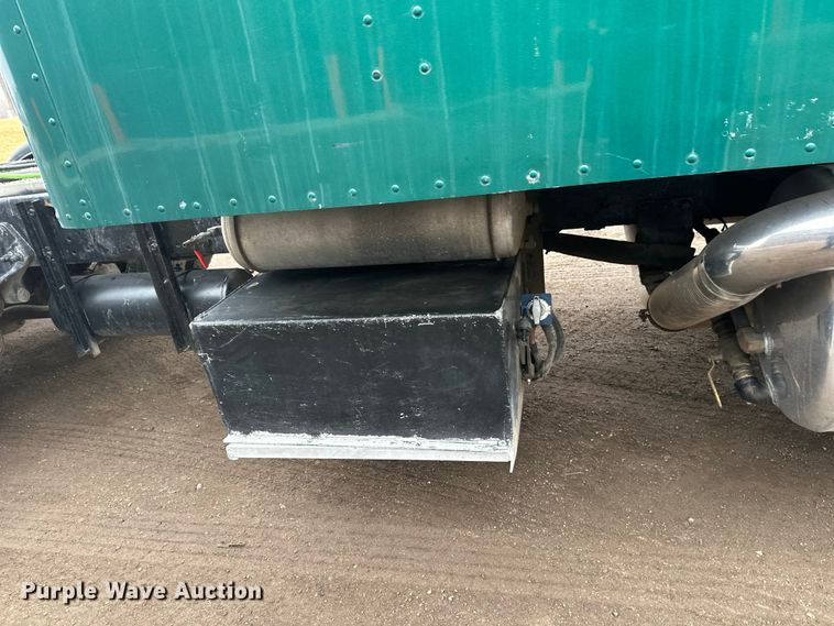 image for item FK1717 2005 Peterbilt 379 semi truck