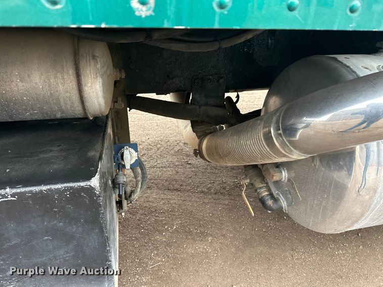 image for item FK1717 2005 Peterbilt 379 semi truck