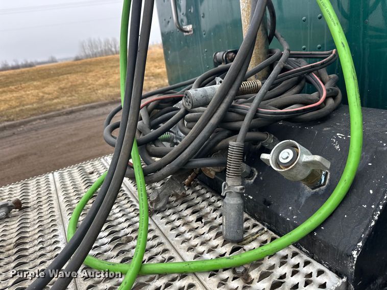 image for item FK1717 2005 Peterbilt 379 semi truck