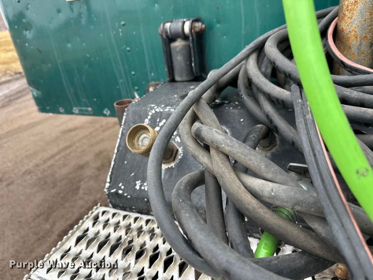 image for item FK1717 2005 Peterbilt 379 semi truck