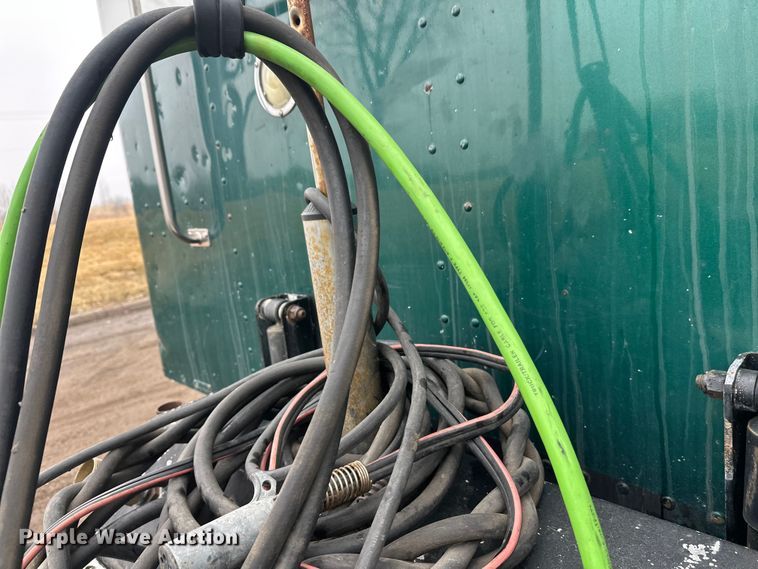 image for item FK1717 2005 Peterbilt 379 semi truck