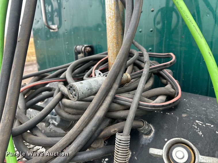 image for item FK1717 2005 Peterbilt 379 semi truck