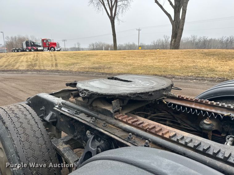 image for item FK1717 2005 Peterbilt 379 semi truck