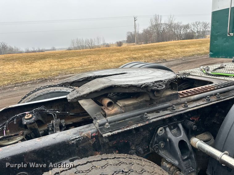 image for item FK1717 2005 Peterbilt 379 semi truck