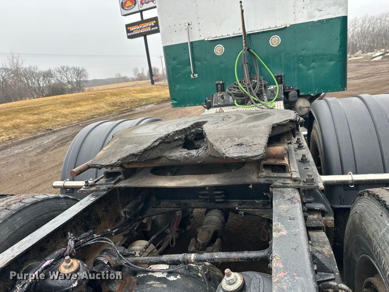 image for item FK1717 2005 Peterbilt 379 semi truck