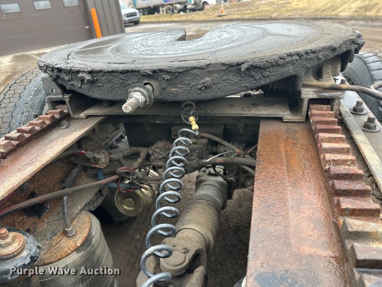 image for item FK1717 2005 Peterbilt 379 semi truck