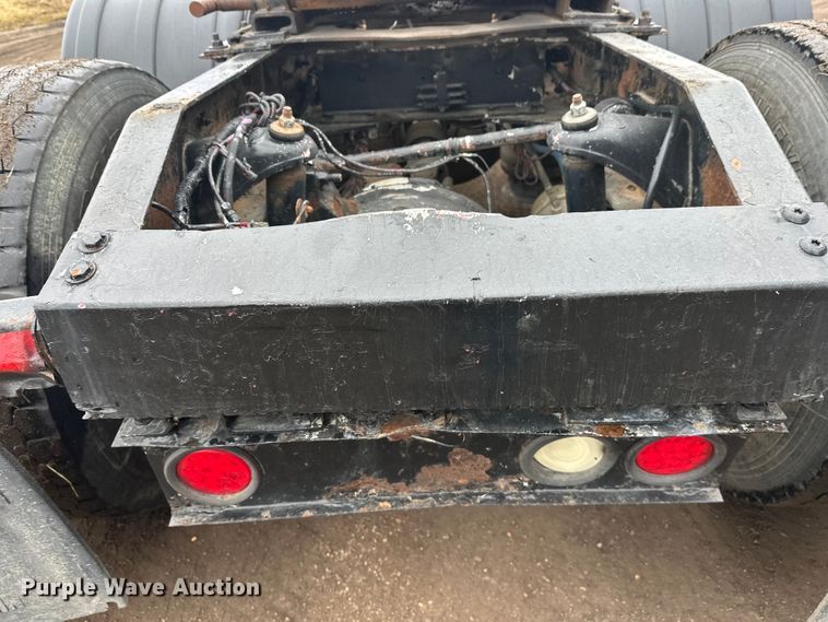 image for item FK1717 2005 Peterbilt 379 semi truck