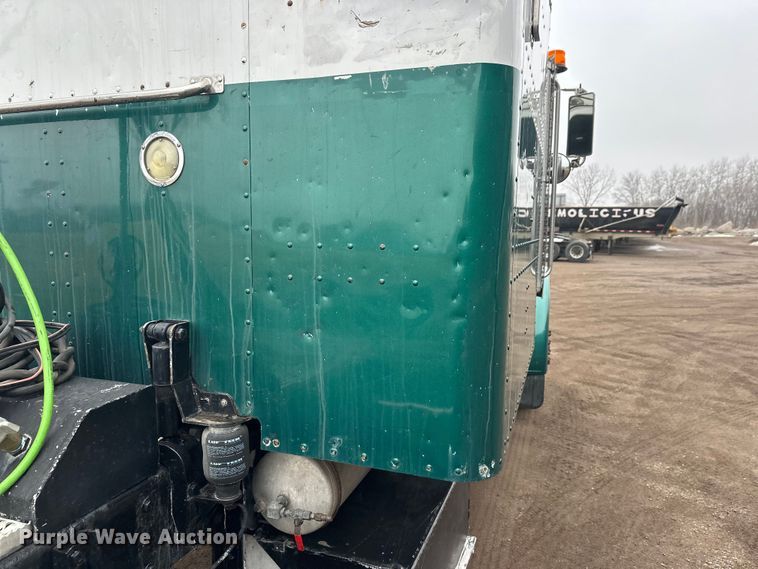 image for item FK1717 2005 Peterbilt 379 semi truck