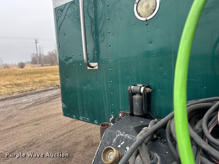 image for item FK1717 2005 Peterbilt 379 semi truck