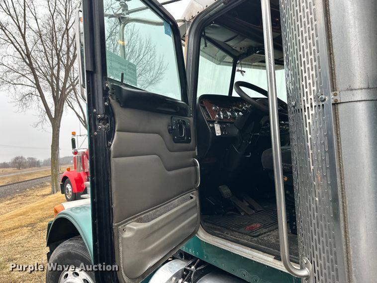 image for item FK1717 2005 Peterbilt 379 semi truck