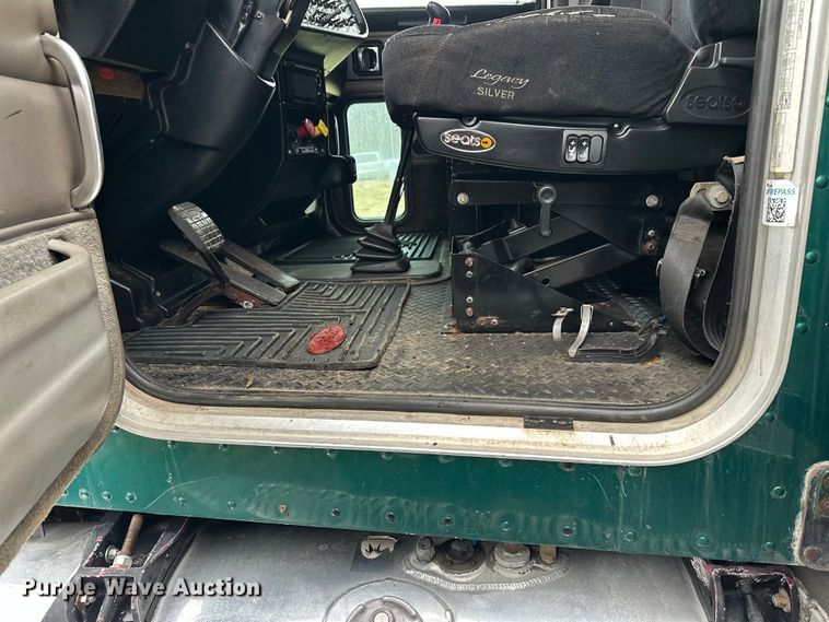 image for item FK1717 2005 Peterbilt 379 semi truck