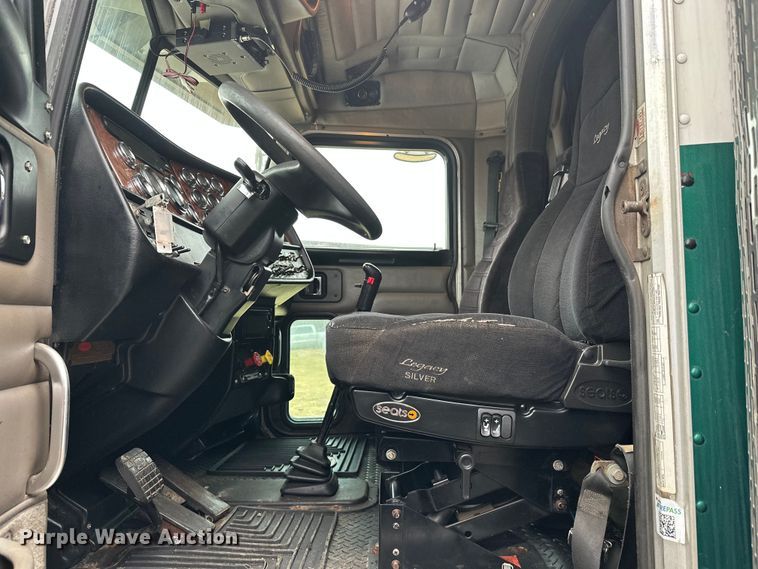 image for item FK1717 2005 Peterbilt 379 semi truck