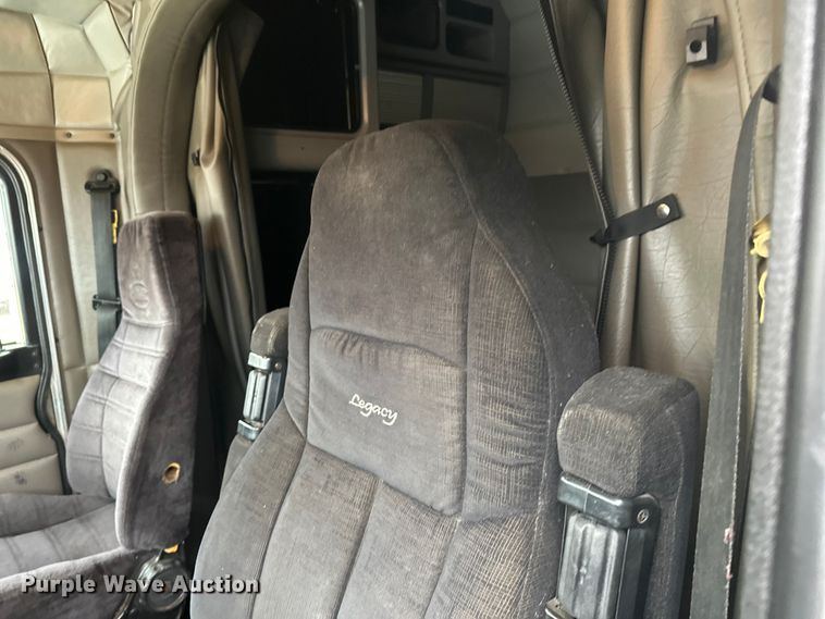 image for item FK1717 2005 Peterbilt 379 semi truck