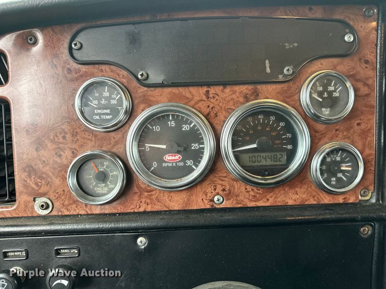 image for item FK1717 2005 Peterbilt 379 semi truck
